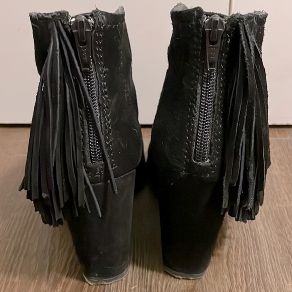 Gianni Bini black suede fringe, peep, toe ankle bootie open toed - Picture 7 of 9